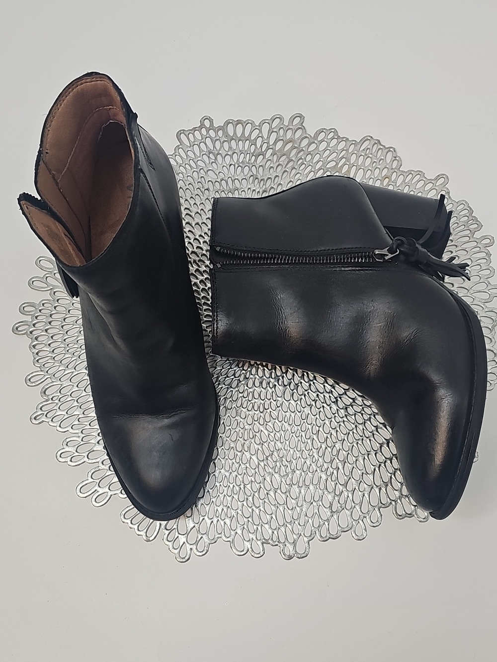 Vionic Black Weather Resistant Booties.